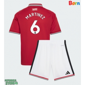 Manchester United Lisandro Martinez #6 Replika Babytøj Hjemmebanesæt Børn 2026-27 Kortærmet (+ Korte bukser)